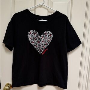 Keith Haring sz L Black relaxed fit tee with red white heart design